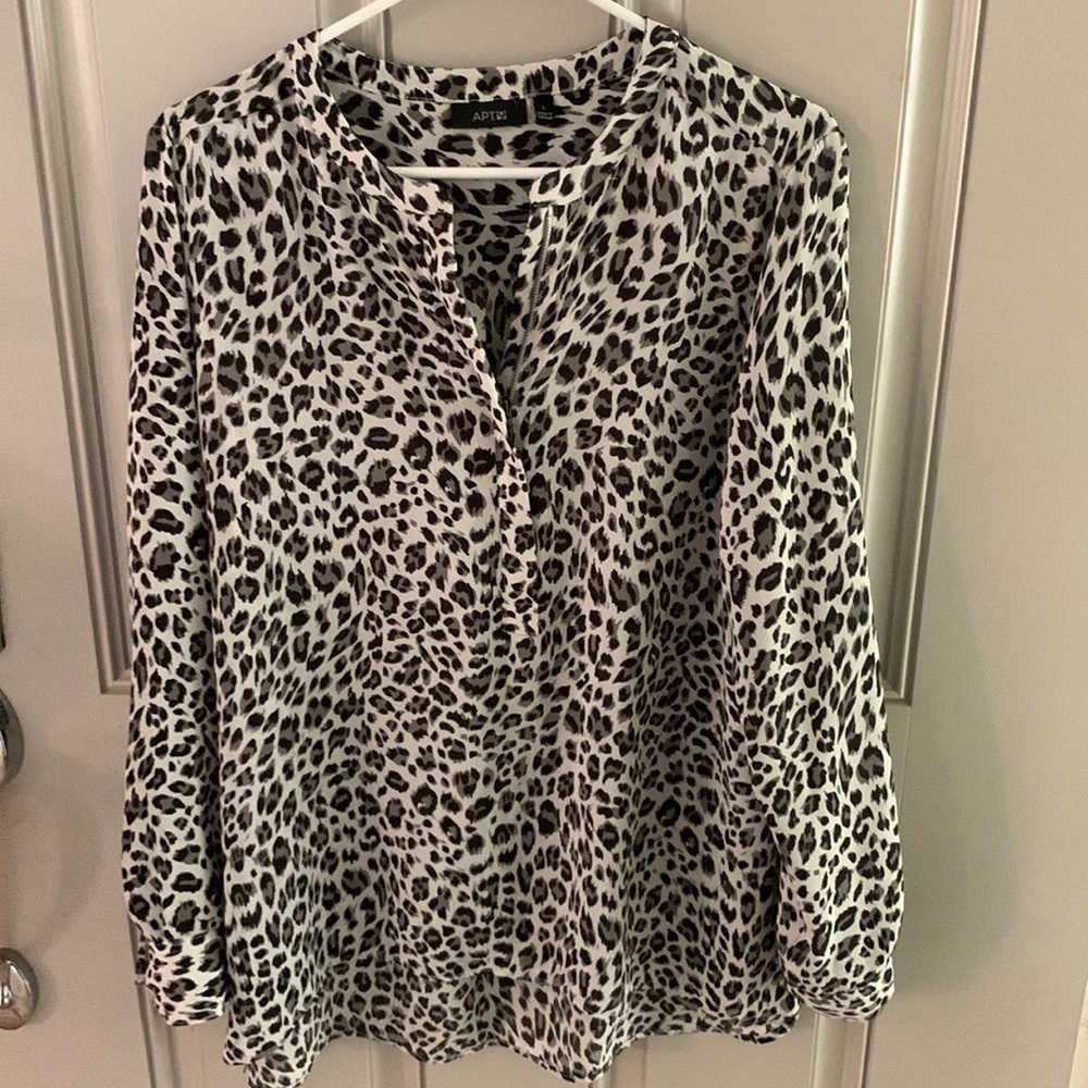 Apt 9 black & gray cheetah print top